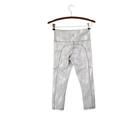 Zyia Light n Tight Hi-Rise Capri Pocket Leggings Metallic Gray Camo Size 2 - Picture 2 of 6